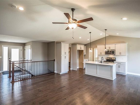 3rd image of 941 Pelican Dr