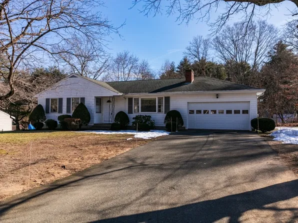 5 Charlesgate Rd, Hopedale, MA 01747