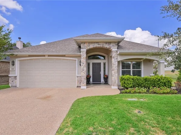 1919 Debbie Dr, Bryan, TX 77802