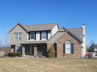 2322 Huntington Dr, Lake Orion, MI