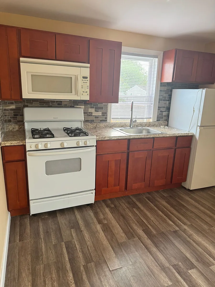 Building Photo - 174 Nassau Blvd #2