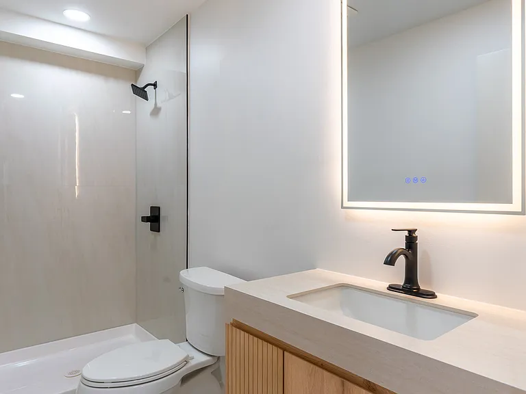 5439 N Artesian Ave #1 — Photo 8