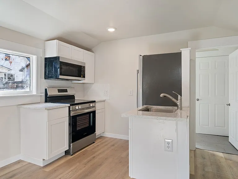727 NW Georgia Ave — Photo 5