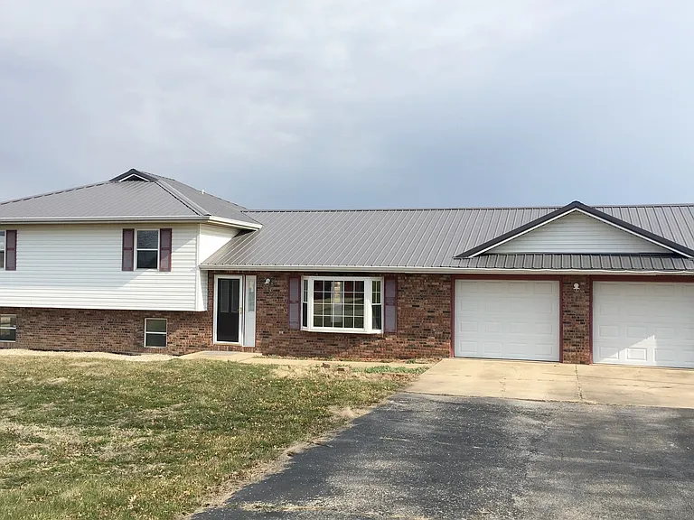 20225 Simmons Rd — Photo 1