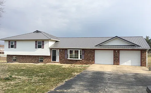 20225 Simmons Rd Photo 1