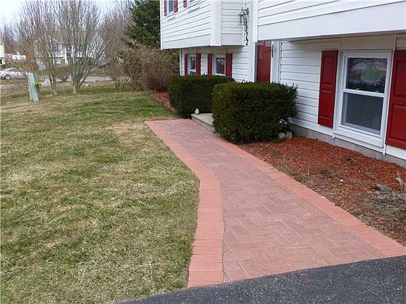 2nd image of 3272 Creekside Cir