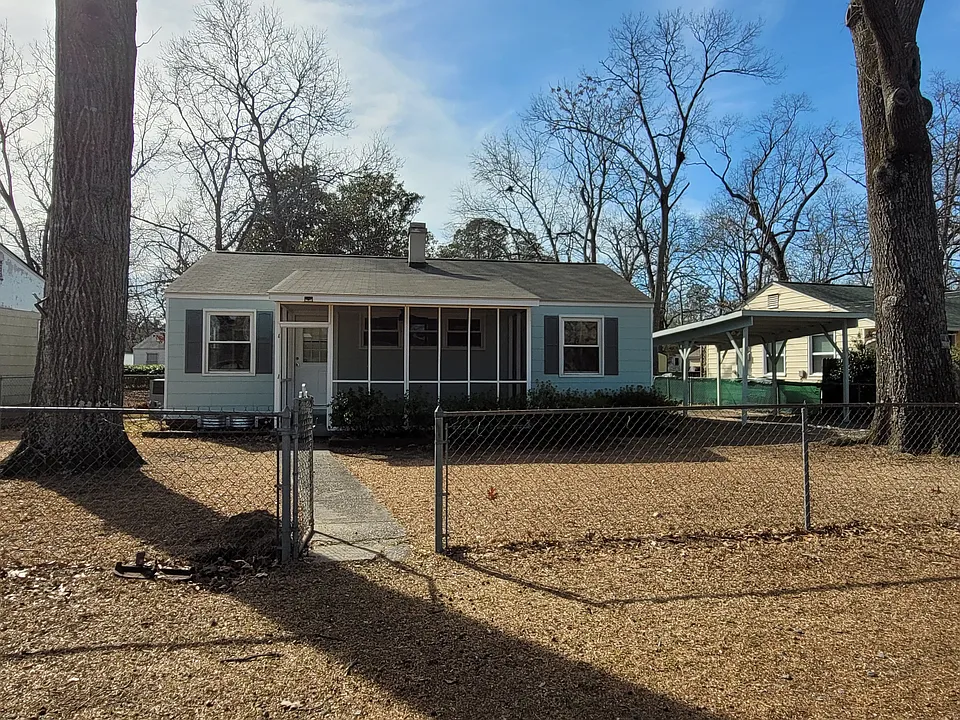713 Palm Dr