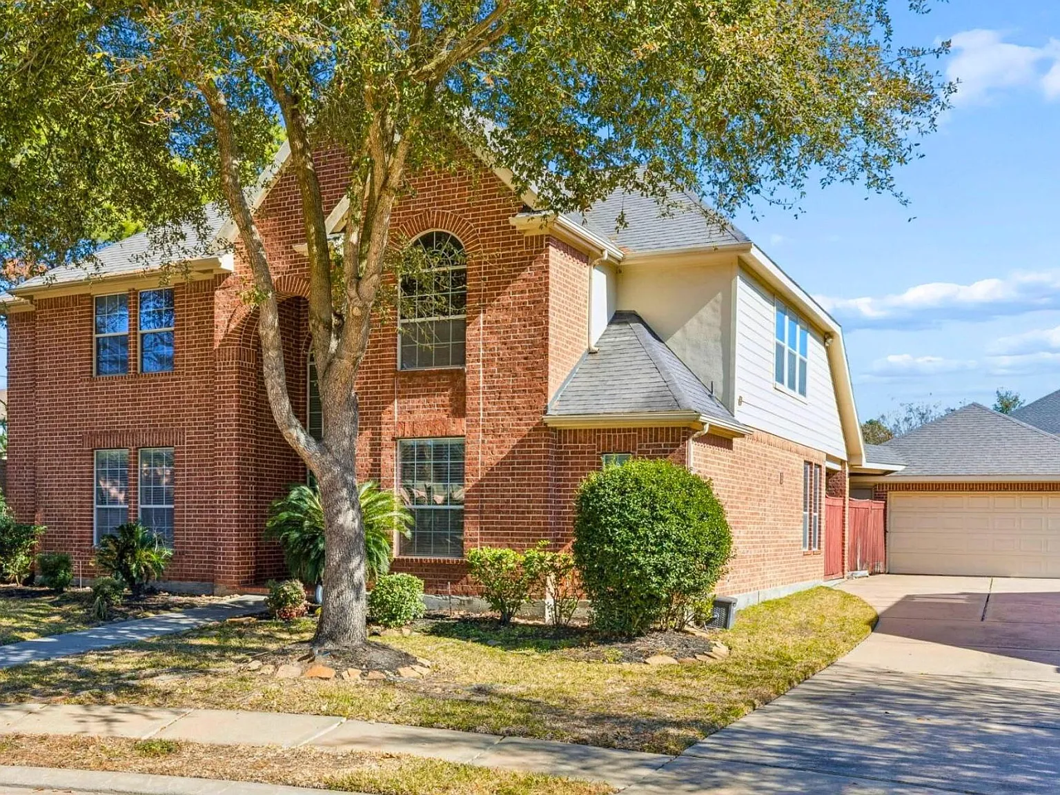 4 bed, 3.5 bath, 3148 sqft, $3,900 — Photo 2