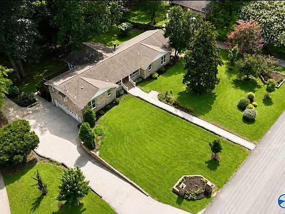 2nd image of 120 Deer Run Ln