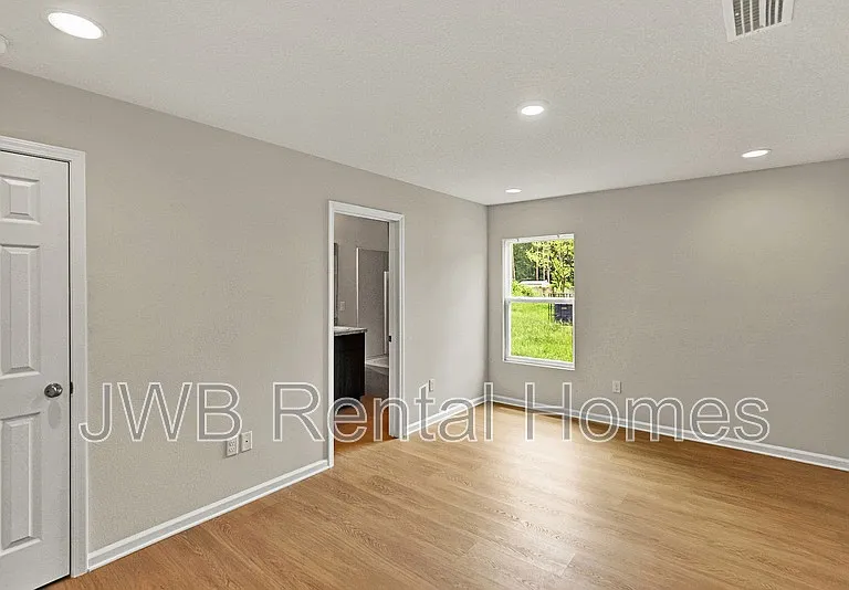 2019 Benedict Rd — Photo 11