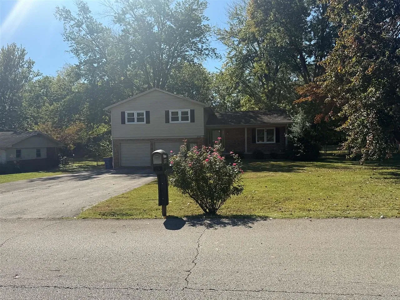 4 bed, 2052 sqft, $2,200 — Photo 2