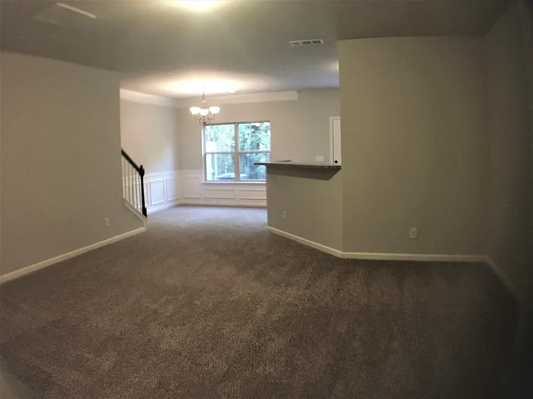 690 Oakside Pl — Photo 2