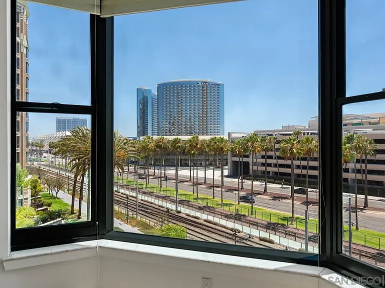 500 W Harbor Dr #504 — Photo 23