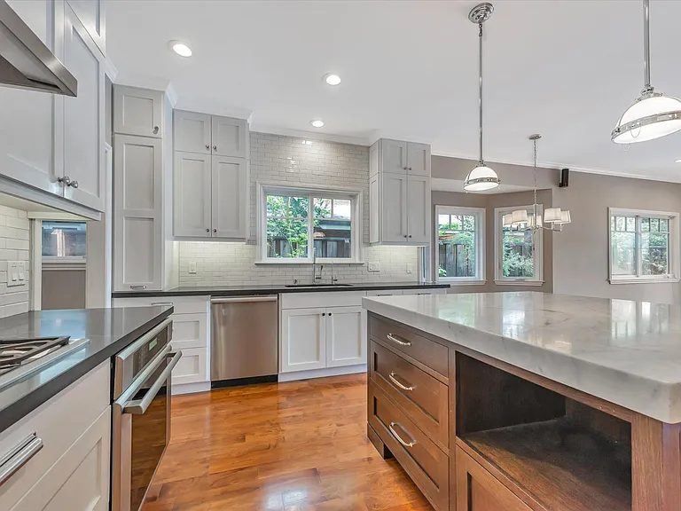 811 College Ave — Photo 18