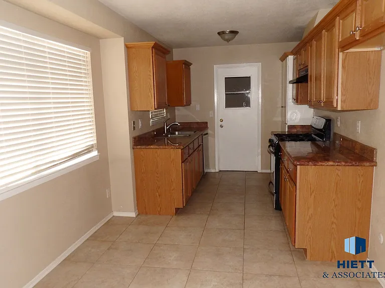 4624 Swan Dr — Photo 32