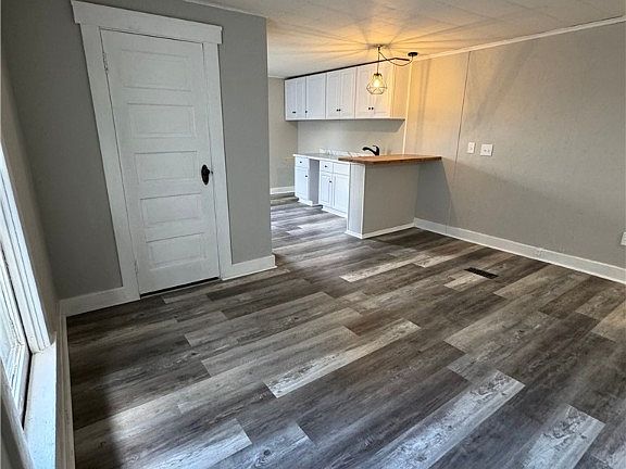 3rd image of 2424 Wayne Ave