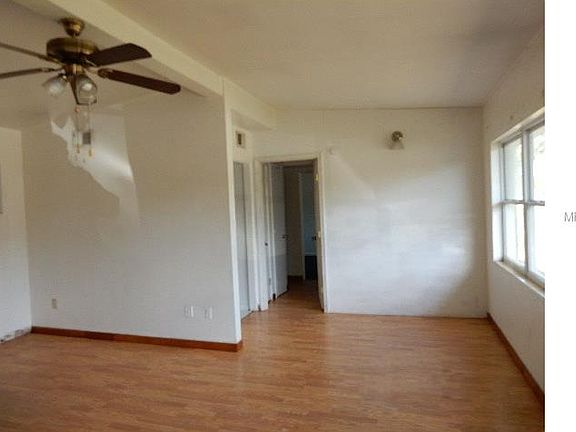 3rd image of 210 Poinciana Cir