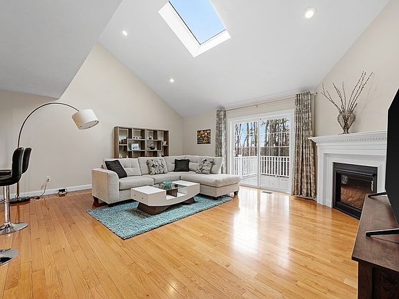5th image of 13 Emily Dr #13
