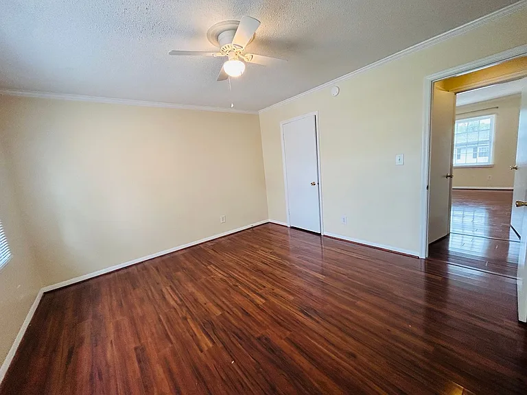 4725 Tower Rd — Photo 15