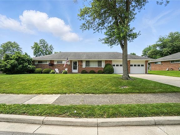 2nd image of 903 Meadow Ln