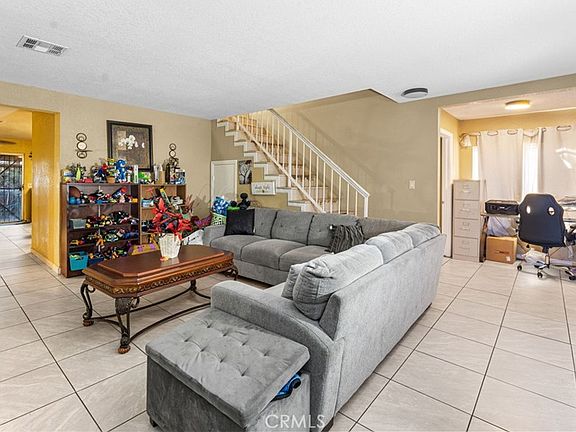 3rd image of 698 W Phillips Blvd