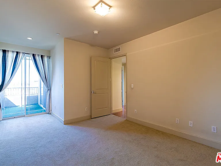 848 Irolo St #308 — Photo 7