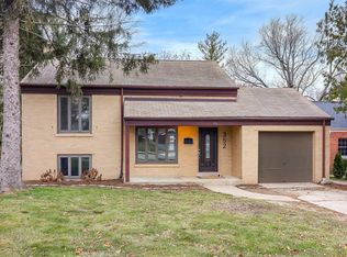352 Windsor Ave, Glen Ellyn, IL 60137
