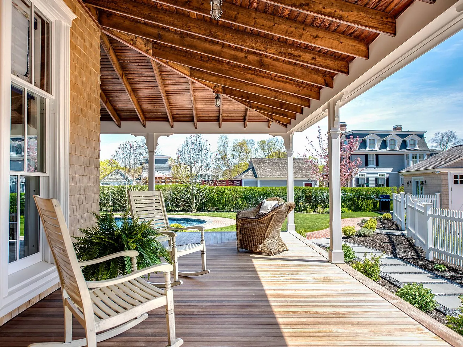 Renovated Historic Home In The Heart Of Quogue — Photo 3