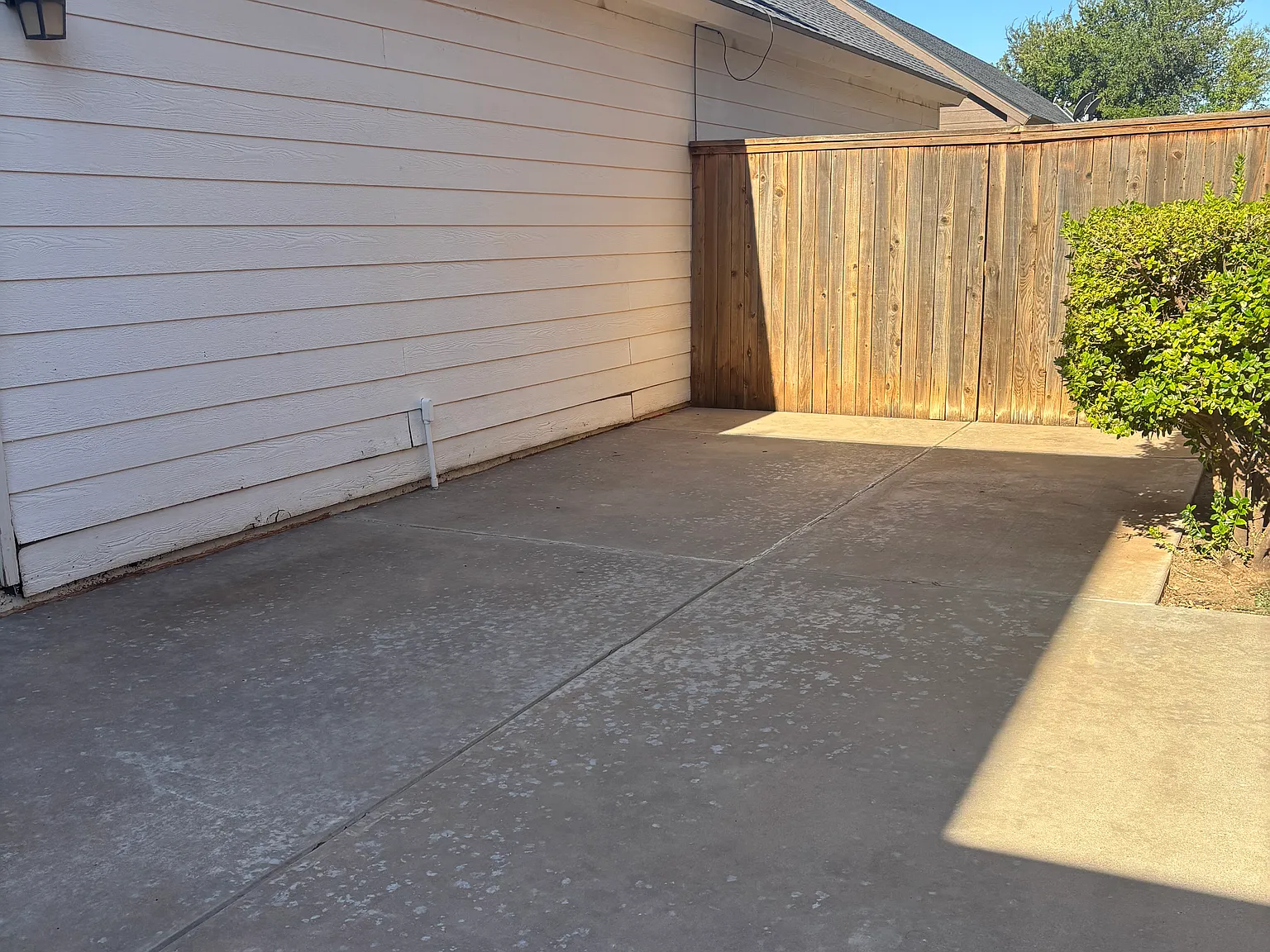 3 bed, 2.5 bath, 1600 sqft, $1,650 — Photo 3