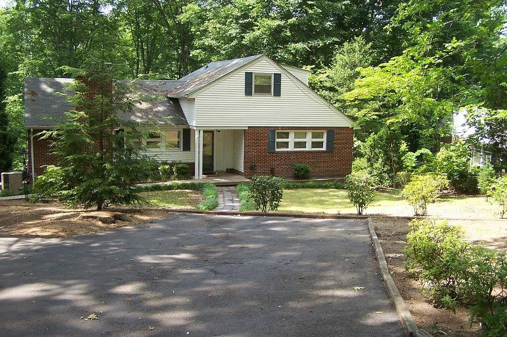 Building Photo - 3916 Lake Hills Rd