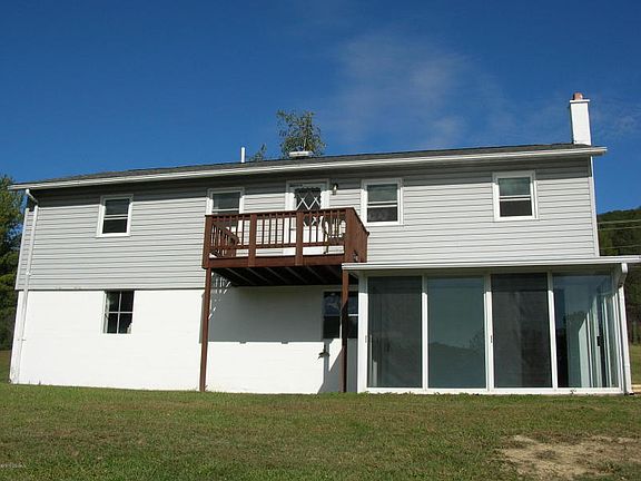 DECK ACCESS FROM KITCHEN