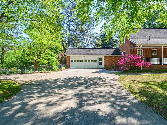 5th image of 716 Killian Hill Rd
