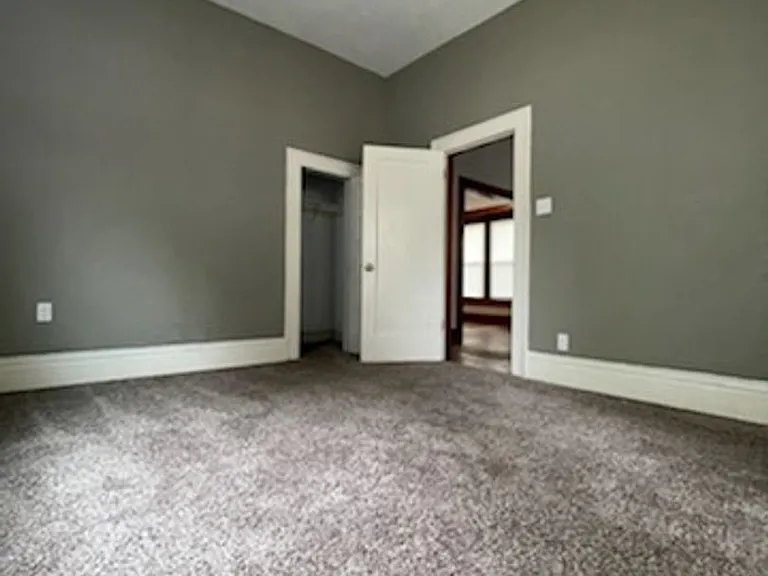 721 N Kickapoo Ave — Photo 3