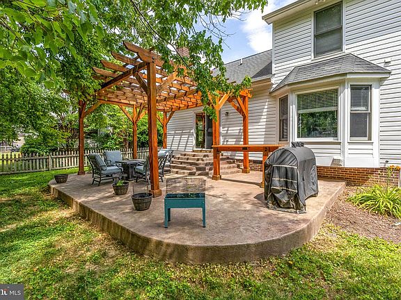 5th image of 6313 Sweetbriar Dr
