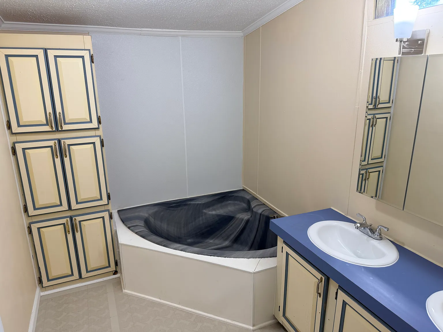 2 bed, 1200 sqft, $675 — Photo 2