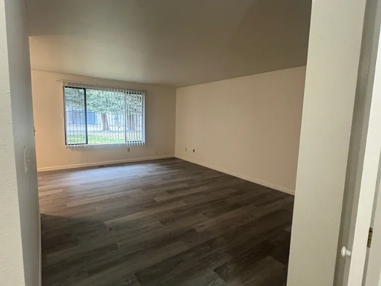 120-216 N Miller St — Photo 3