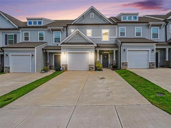 704 Whitfield Dr #44, Greensboro, NC 27455