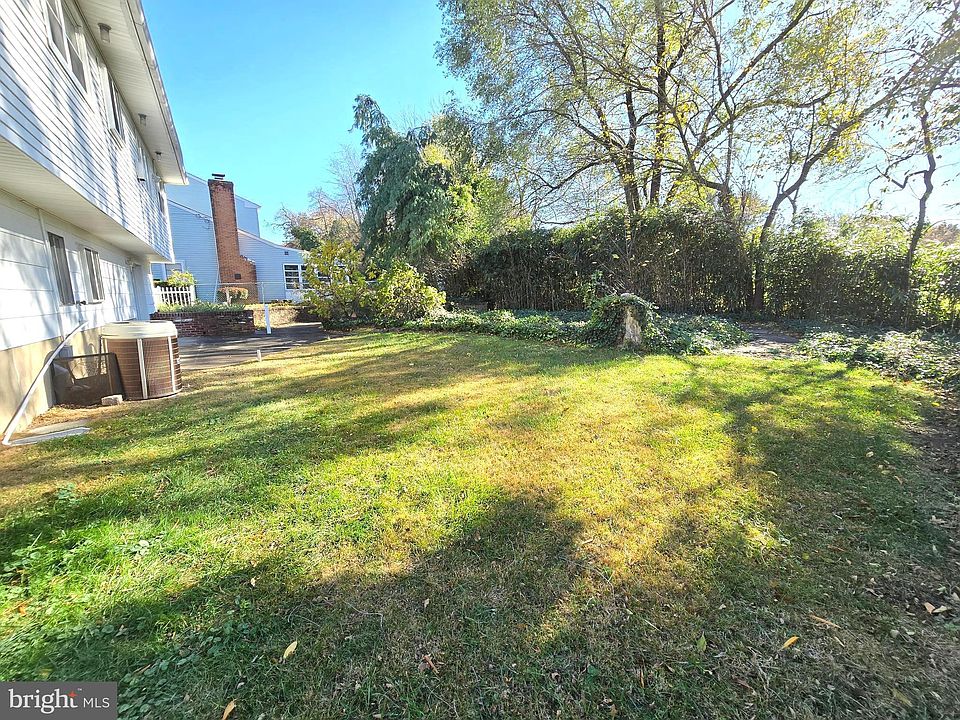 2nd image of 223 W Miami Ave