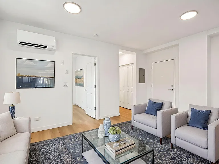1650 W. Roscoe St. — Photo 33