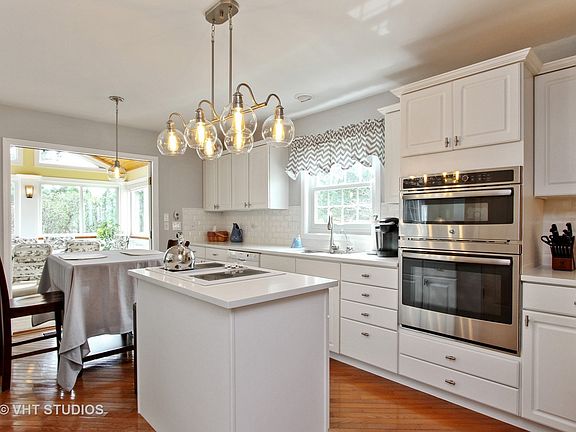 Kitchen with built in appliances