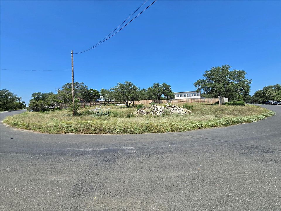 1st image of 1 Martin Ln