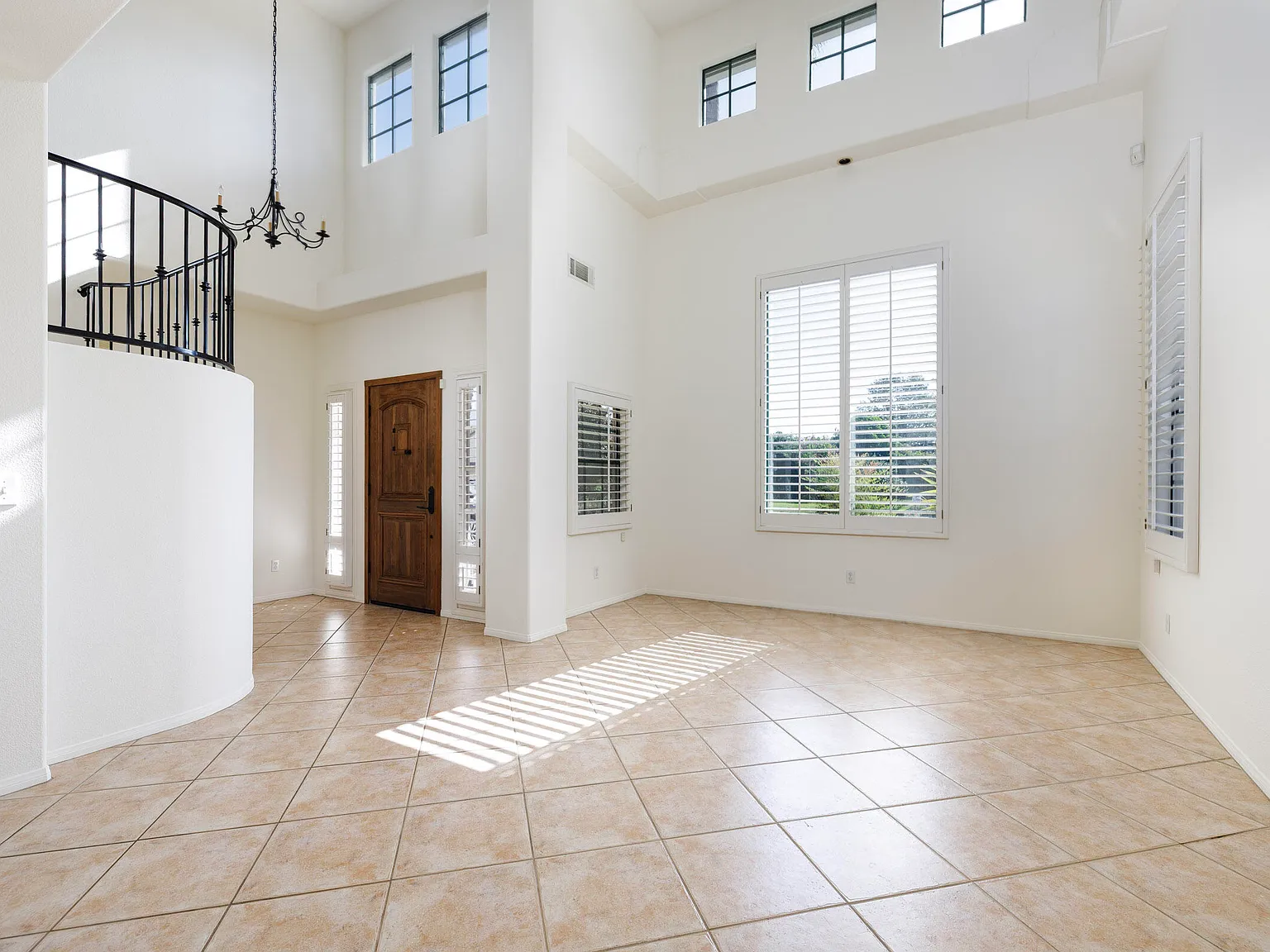 4 bed, 3.0 bath, 2431 sqft, $7,500 — Photo 3