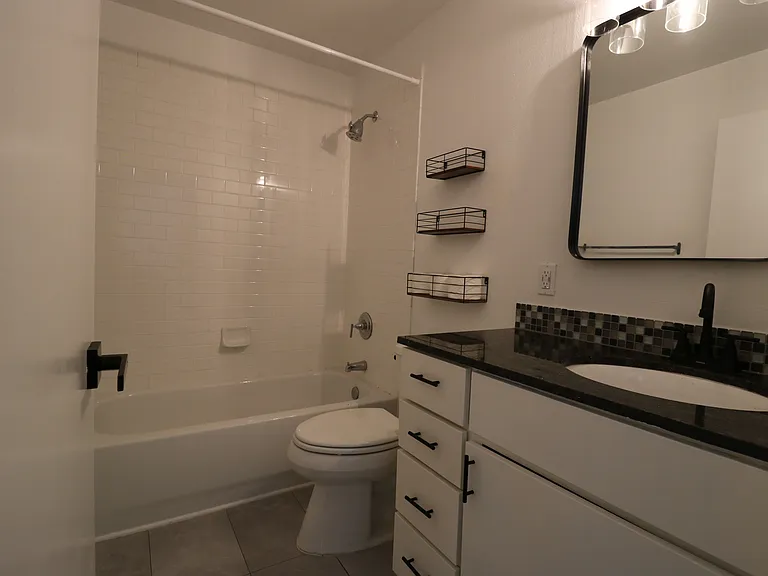 2200 Dickson Dr #124 — Photo 8