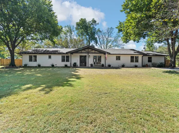 1201 Honeysuckle Dr, Keene, TX 76059