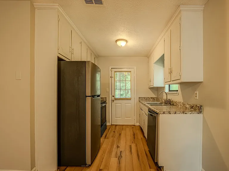 1180 Whit Davis Rd — Photo 6
