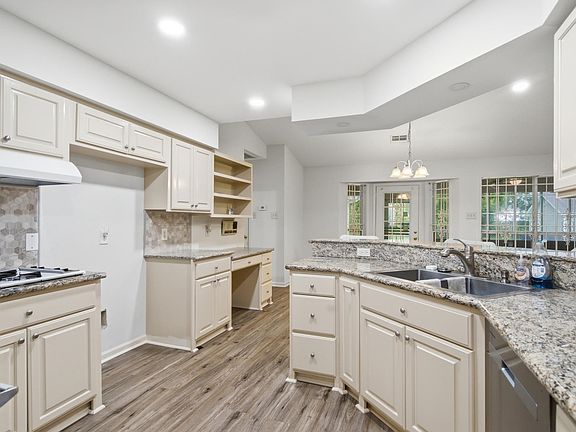 5th image of 1406 Moeling St
