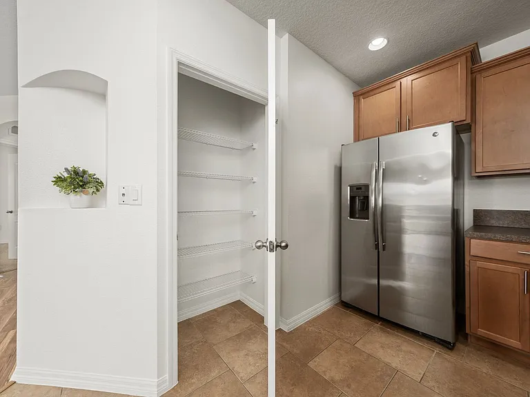 2148 Betsy Ross Ln — Photo 17