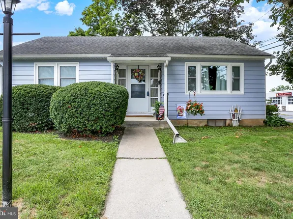 832 W Maple St, Palmyra, PA 17078