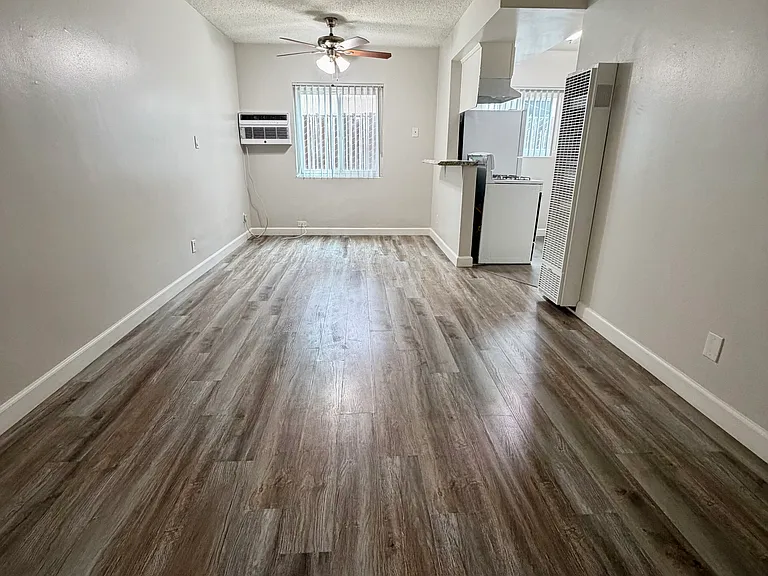 12414 Dunrobin Ave #5 — Photo 5