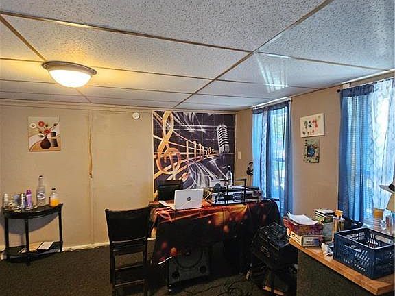 2nd image of 35 Vine St